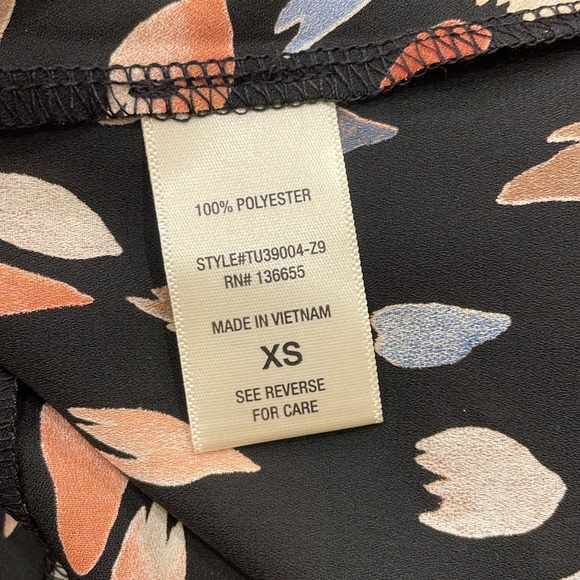 Printed woven twist front top - Picture 3 of 4